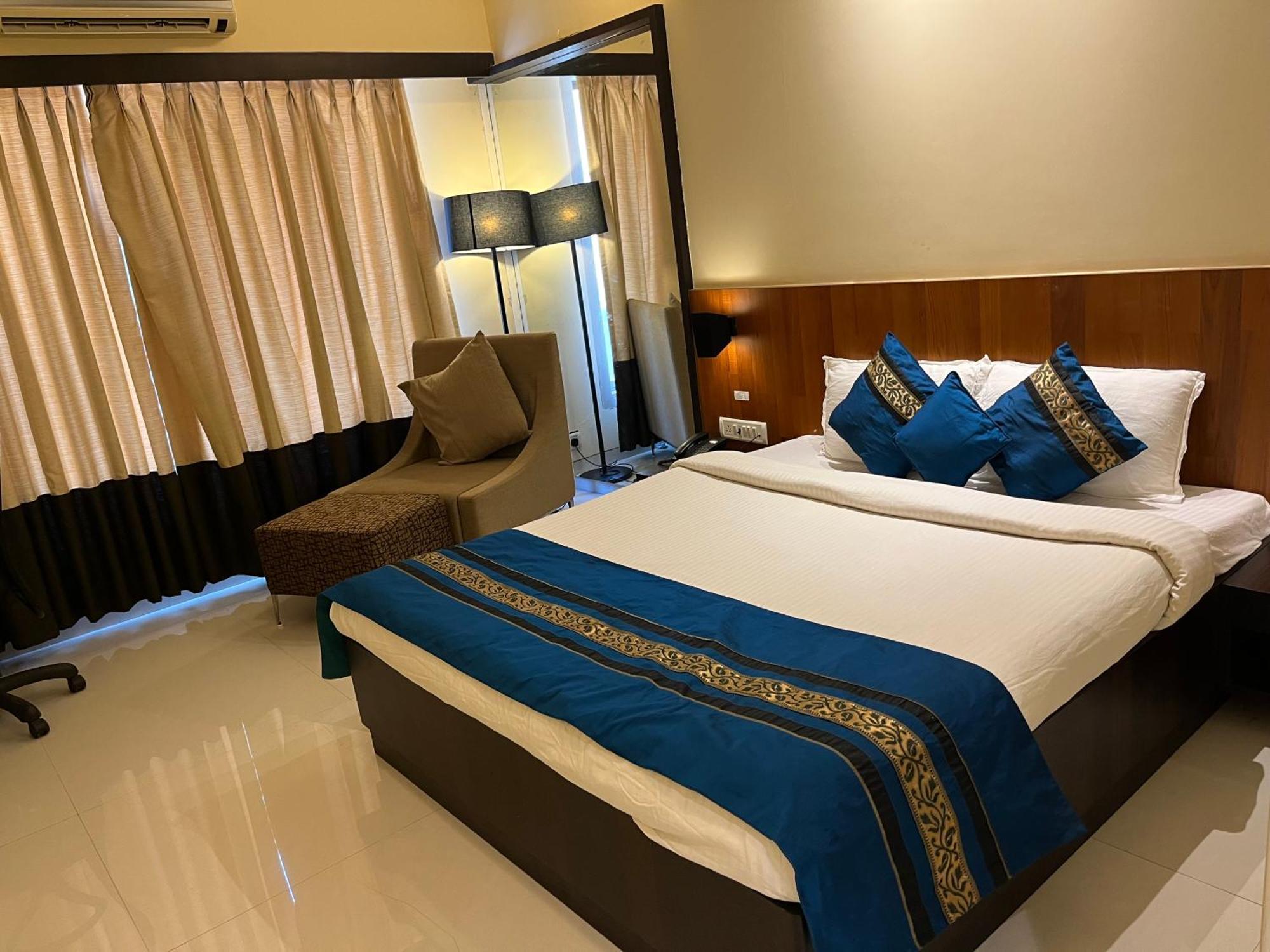 Hotel Landmark Ратнагири Экстерьер фото